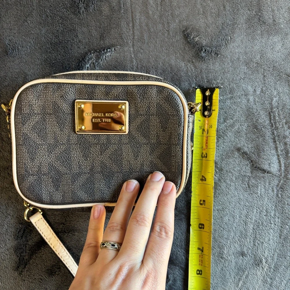 Michael Kors Monogram‎ Camera Crossbody Bag Gold Chain Beige Trim